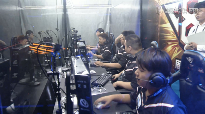 LoL Esports官方：Xiaohu选手八次打进世界赛，仅缺席2020年S赛