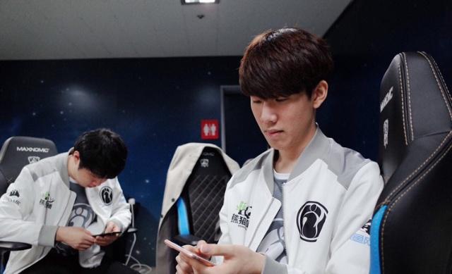ZywOo 在电子竞技奖上获得“十年突破选手”