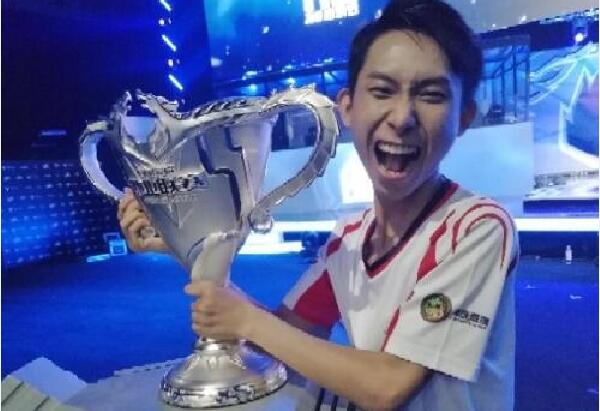 LNGvsTES首发：JackeyLove下路对决GALA 小奶油战Scout！