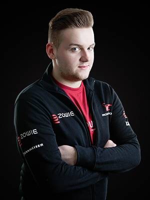ZywOo 的金色贴纸在 Austin Major中成为最贵的